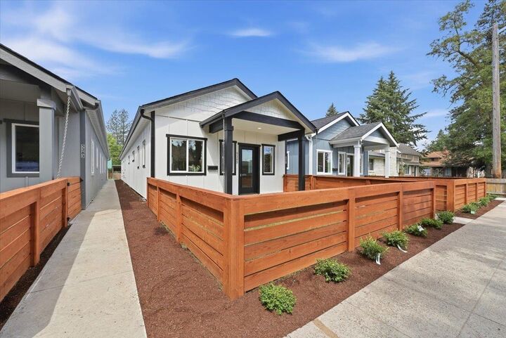 Property Photo: 5389 N Lincoln St 5391 N Lincoln St WA 99205
