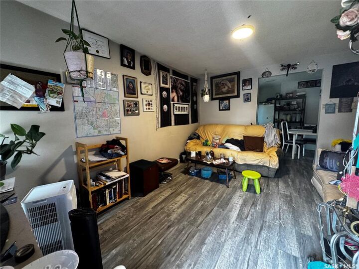 Property Photo:  807 Weldon Avenue  SK S7M 2V3 
