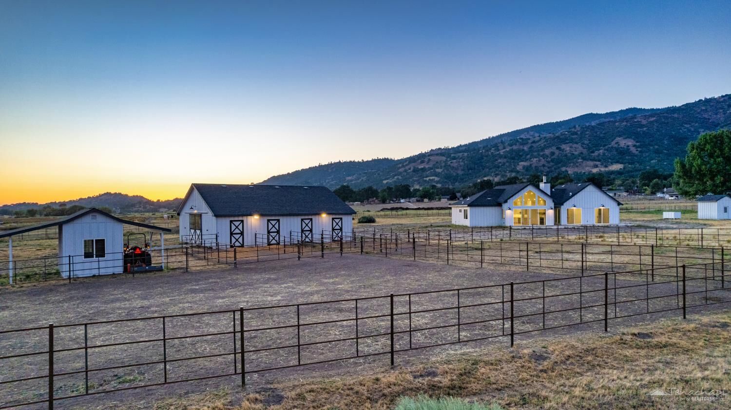 Property Photo:  27712 Mountain Way  CA 93561 