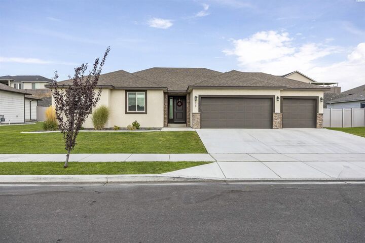 Property Photo:  6020 W 32nd Ct  WA 99338 