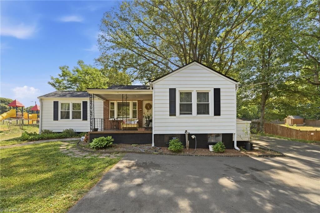 Property Photo: 4015 Lexwin Avenue NC 27107