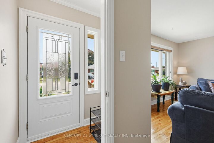 Property Photo:  1324 Avenue O N/A  ON K1G 0A9 