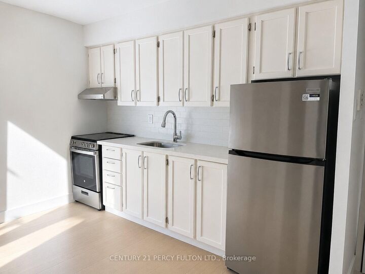 Property Photo:  2373 Bloor Street W 4  ON M6S 1P6 