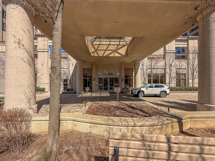 35 Kingsbridge Garden Circle 2706 — photo 1