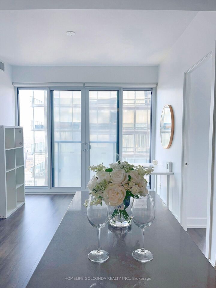Property Photo: 7 Grenville Street 5001 ON M4Y 1W9