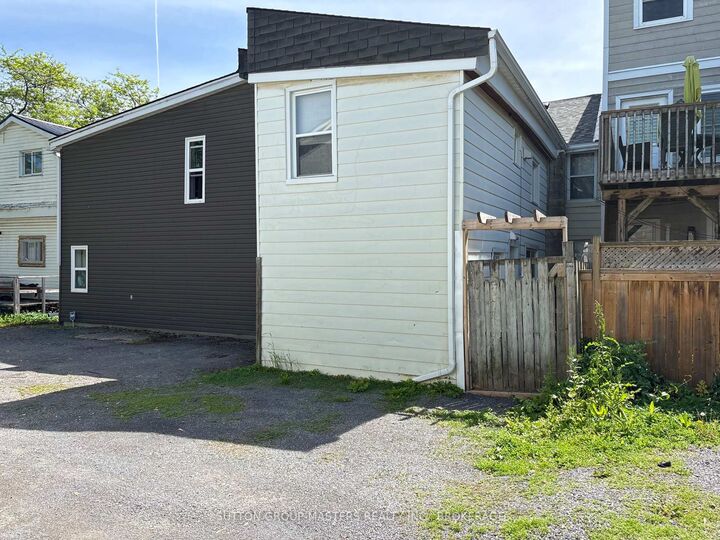 Property Photo: 378 Barrie Street ON K7K 3T4