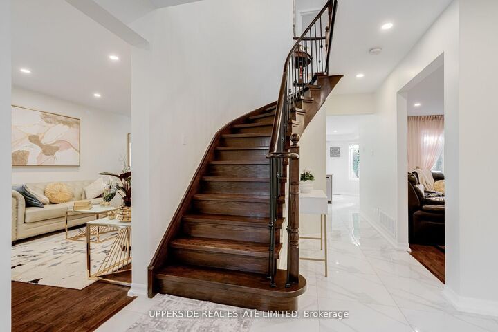 Property Photo: 167 Covent Crescent ON L4G 6P9