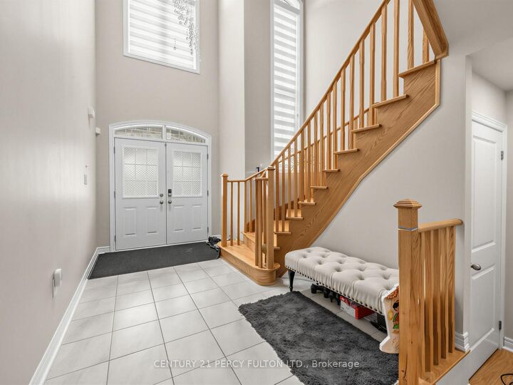 Property Photo: 54 Farringdon Crescent ON L7A 4Z6