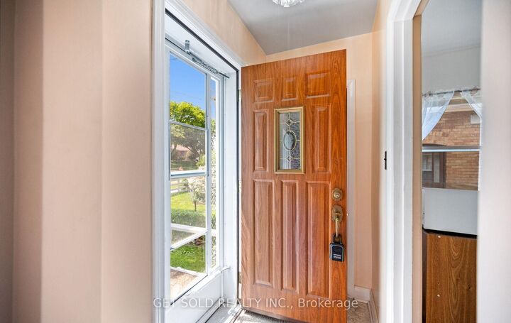 131 Clearbrooke Circle — photo 1