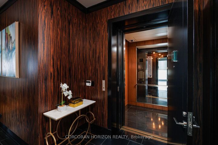 Property Photo: 183 Wellington Street W 2403 ON M5V 0A1
