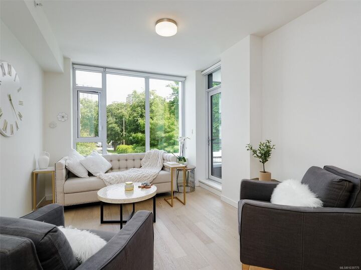 Property Photo:  530 Michigan St N #206  BC V8V 0G2 