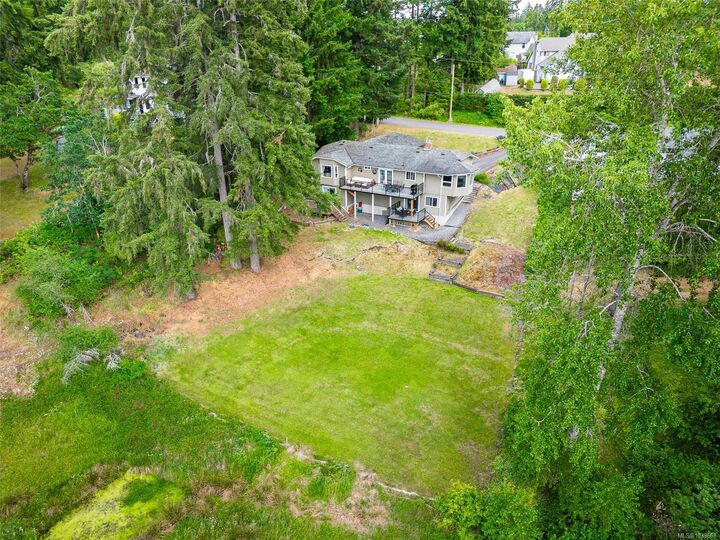 Property Photo: 2267 Regina Dr BC V9L 5V3