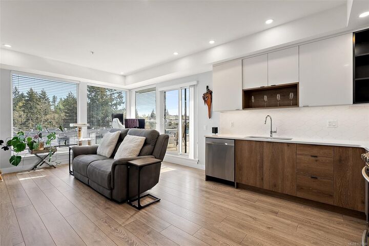Property Photo:  950 Whirlaway Cres #412  BC V9B 0Y3 