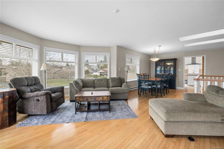 Property Photo: 615 Chinook Ave BC V9P 1A5