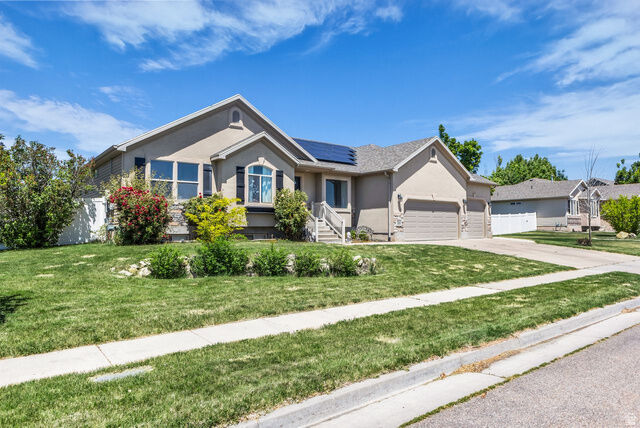 Property Photo: 1368 W 2920 S UT 84075