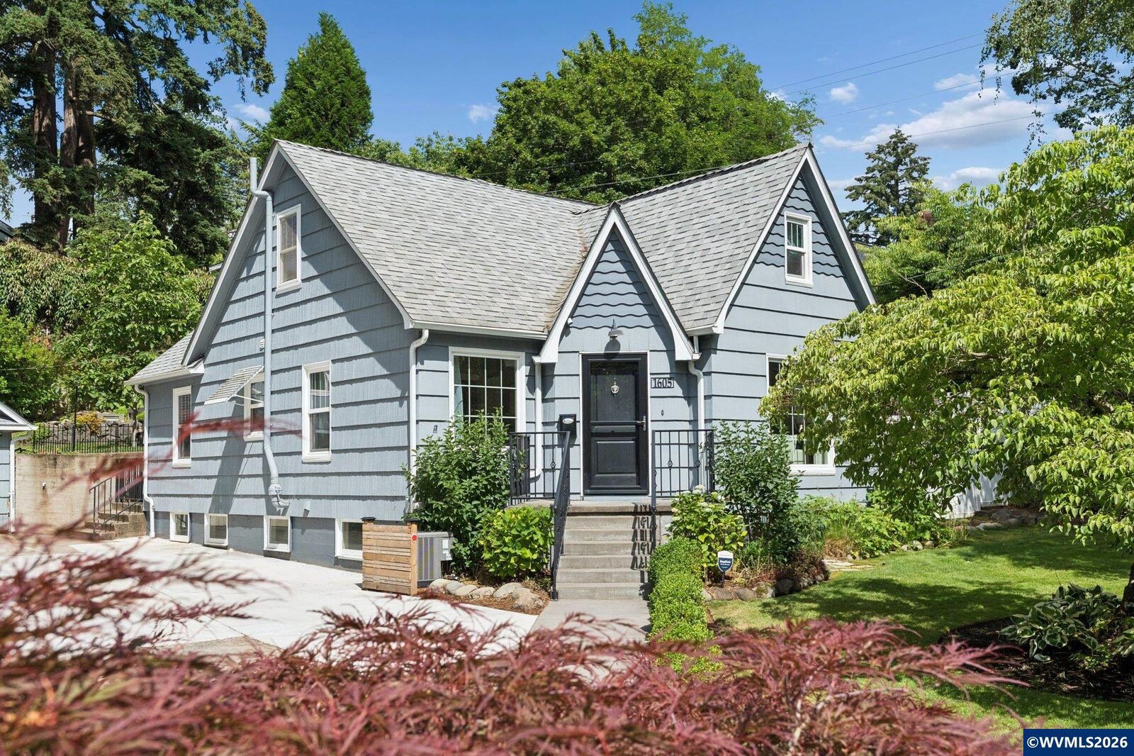 Property Photo: 1605 Summer St SE OR 97302