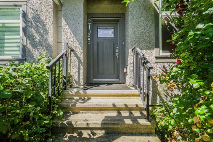 21065 80 Avenue — photo 1