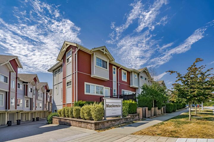 6945 185 Street 14 — photo 1