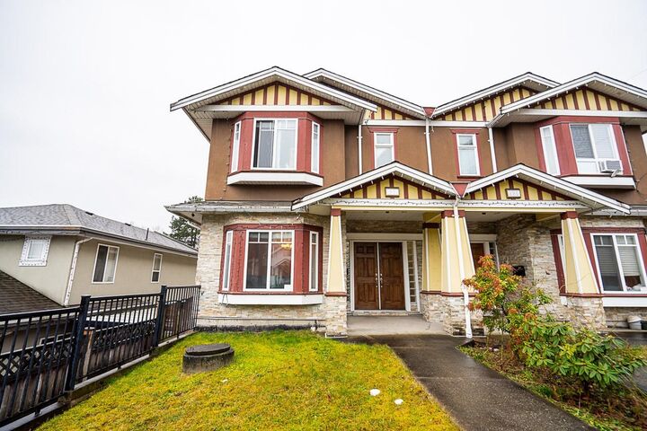 Property Photo: 528 Sixteen Street BC V3M 4R3