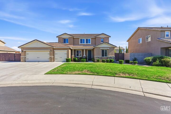 Property Photo:  15717 La Strada Court  CA 93314 