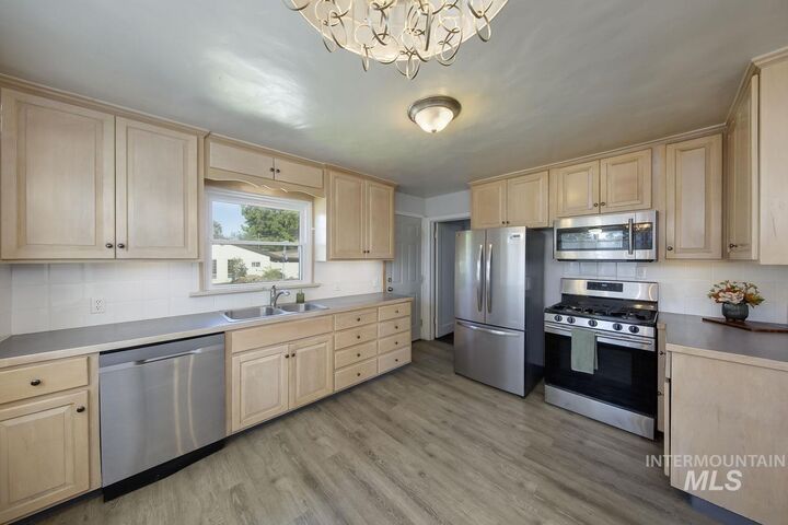Property Photo:  1202 E Main Street  ID 83617 