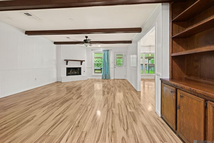 Property Photo:  9924 Buttercup Dr  LA 70809 