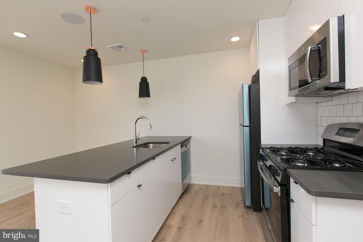Property Photo:  2431 Frankford Avenue 35 11  PA 19125 