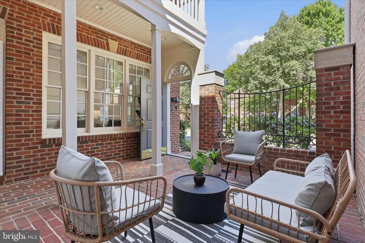 Property Photo:  407 S Henry Street  VA 22314 