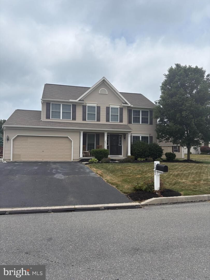 Property Photo:  137 Pickwick Circle  PA 17078 