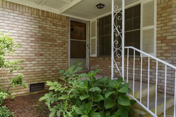 Property Photo:  6 Dunfrettin Place  AR 72120 