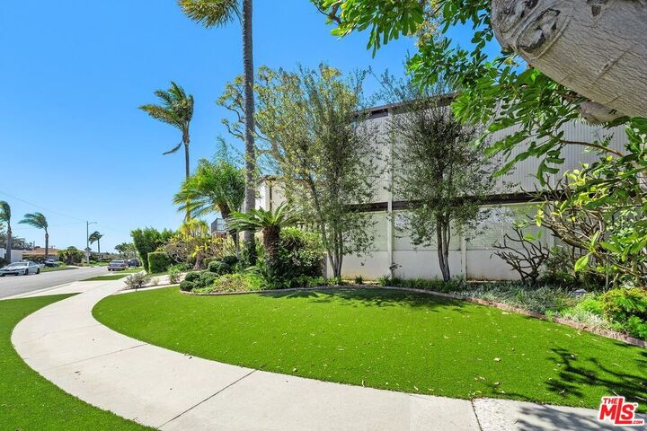 Property Photo:  6505 S Halm Ave  CA 90056 
