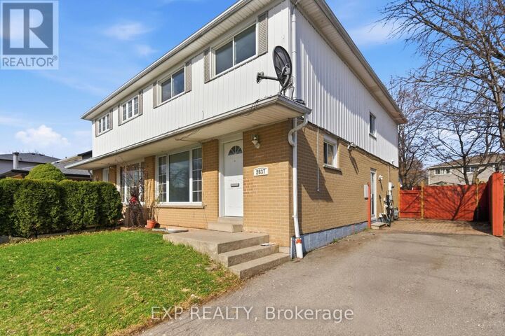 Property Photo: 2637 Altadena Court ON L5K 1G1