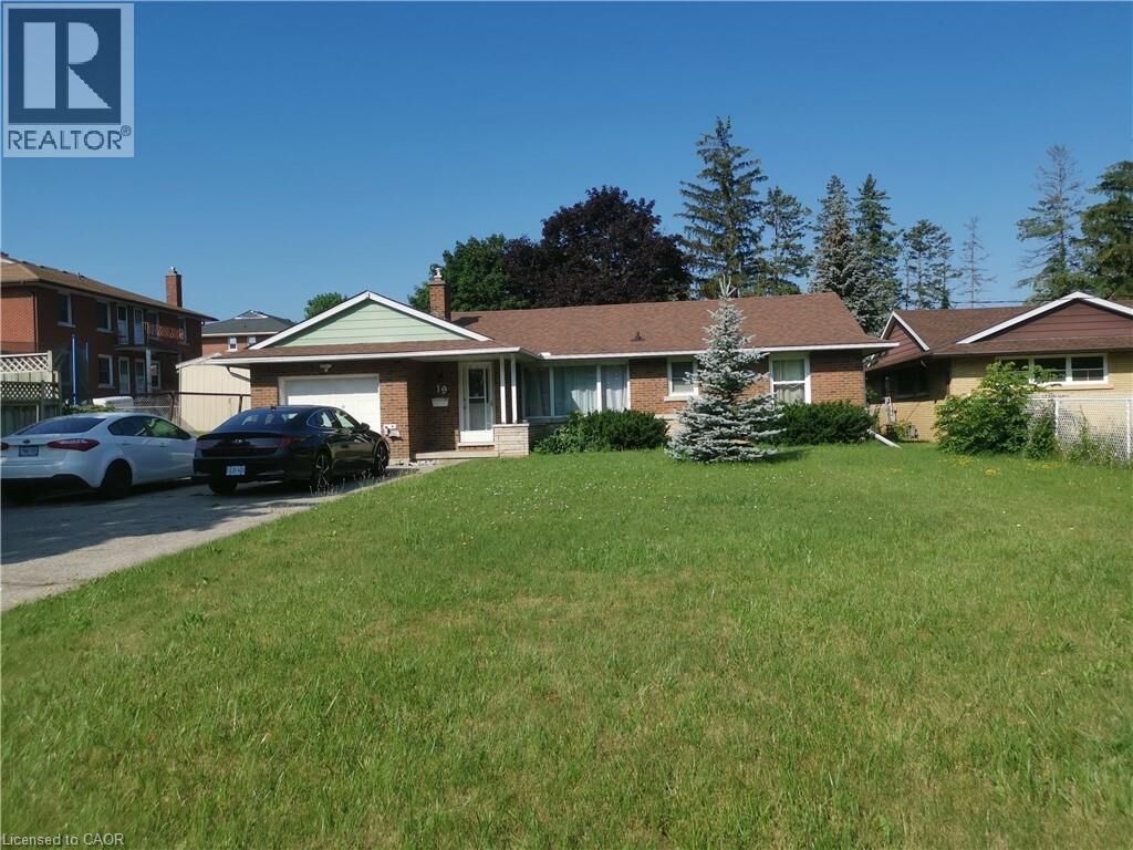 Property Photo:  19 Hahn Place Upper  ON N2M 1R4 