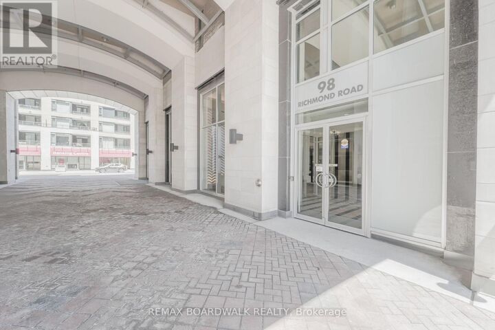 Property Photo: 98 Richmond Road 301 ON K1Z 0B2
