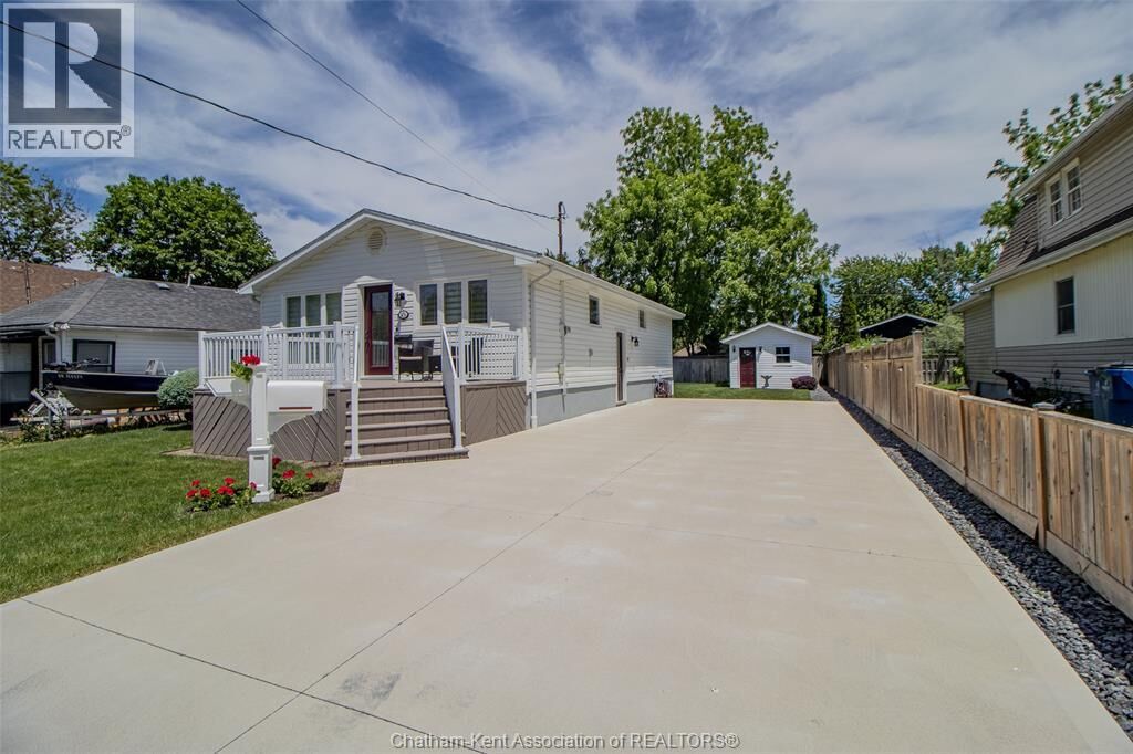 Property Photo:  45 Berry Street  ON N7M 3B2 