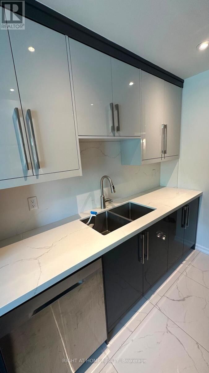 Property Photo:  3 Ellesmere Street 107  ON L4B 4N2 