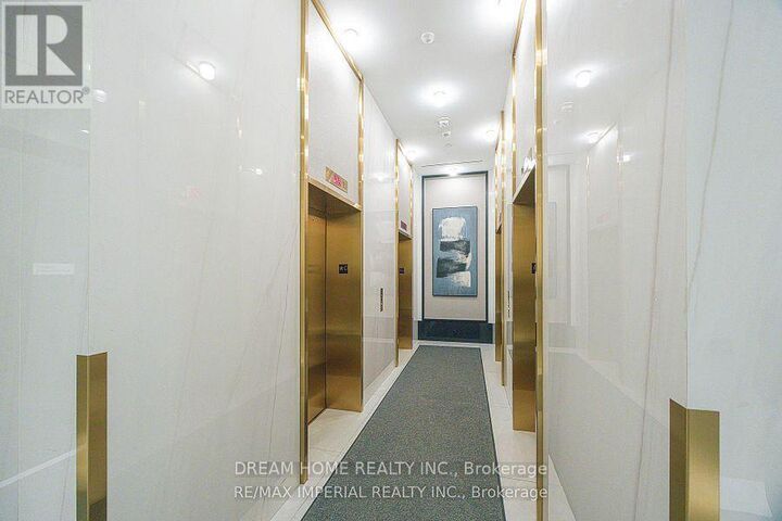 Property Photo:  8 Wellesley Street West 4907  ON M4Y 0J5 