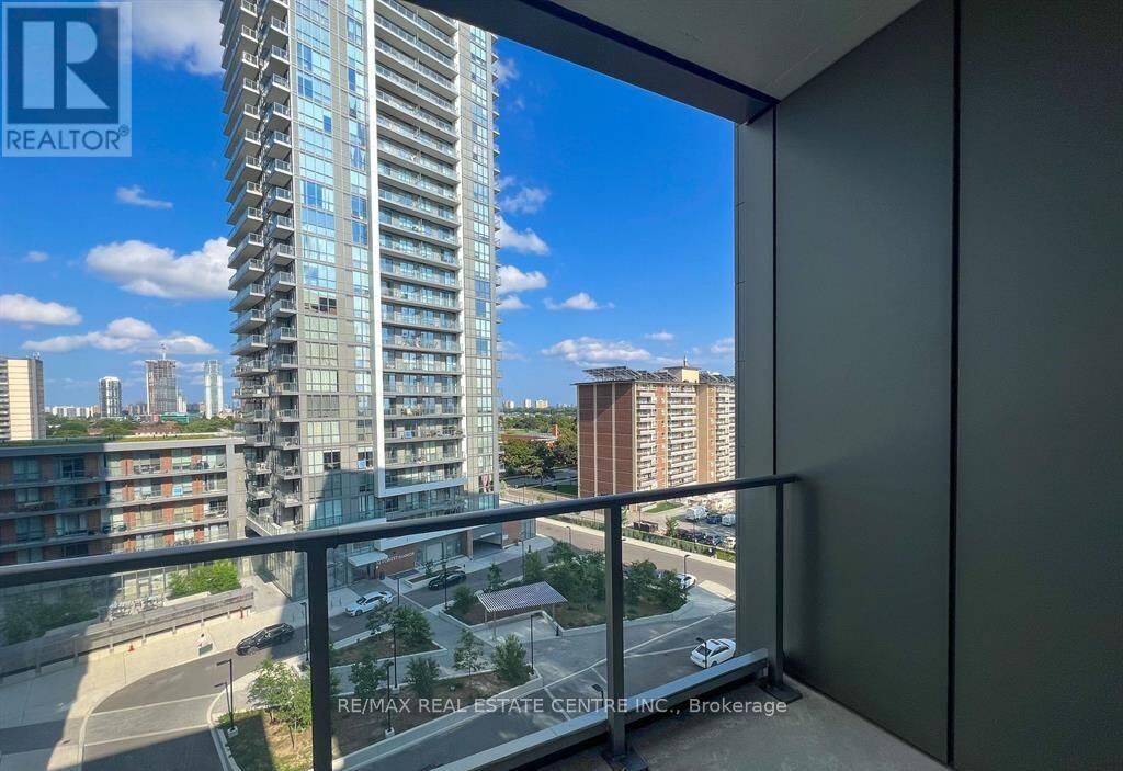 Property Photo:  36 Forest Manor Road East 722  ON M2J 1M1 