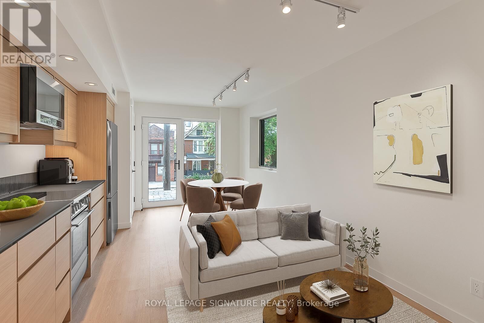 Property Photo:  1254 Davenport Road 1  ON M6H 2G9 
