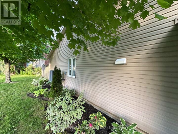 Property Photo: 136 Fourth Street East 1 ON K6H 2H9