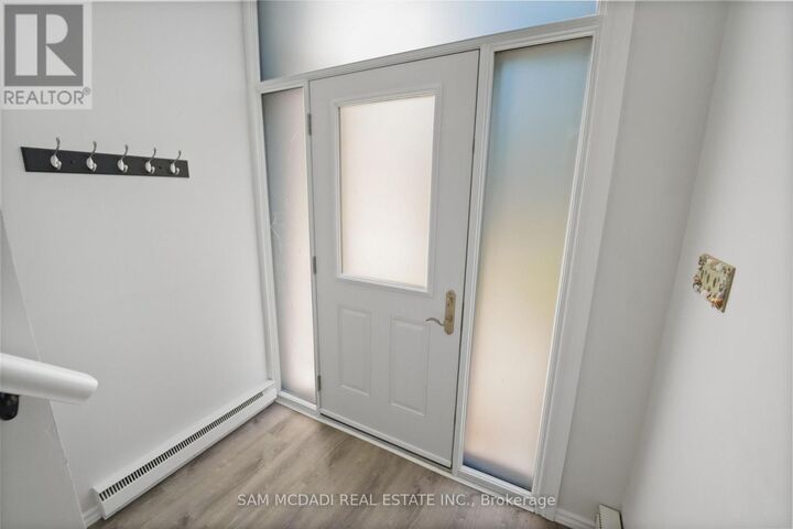 Property Photo:  70 Briar Road  ON L4N 3M4 