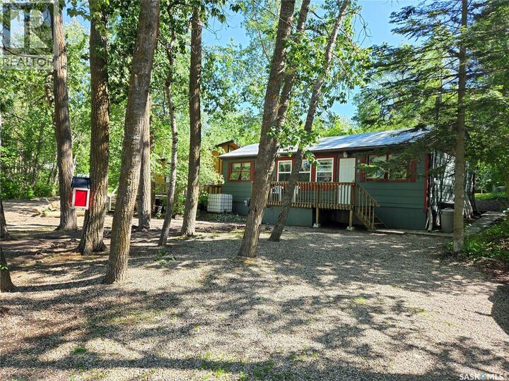 Property Photo: 825 Lakeside Avenue SK S0C 0R0