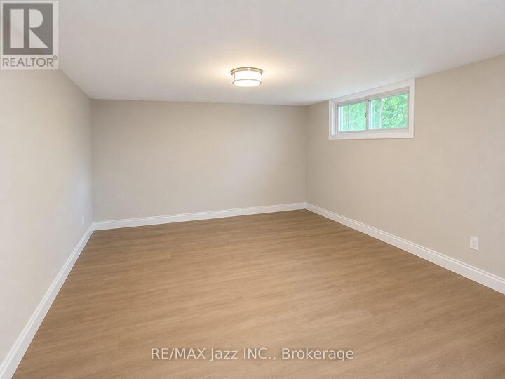 Property Photo:  624 Stewart Street B  ON K9H 4C3 