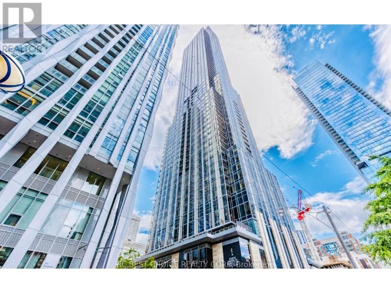 Property Photo:  11 Yorkville Avenue 5301  ON M4W 0B7 