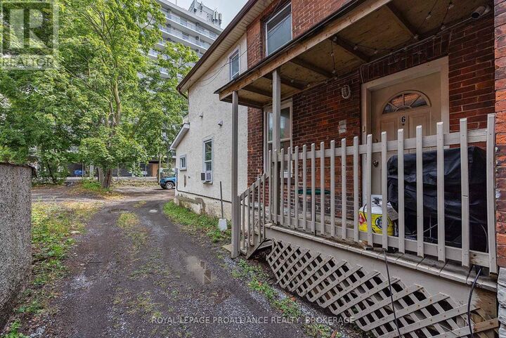 Property Photo: 325 Johnson Street ON K7L 1Y6