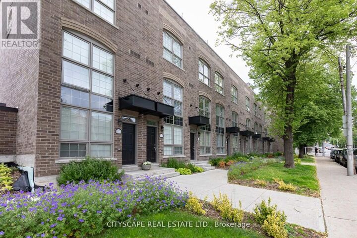 Property Photo: 1084 Lansdowne Avenue ON M6H 0C5