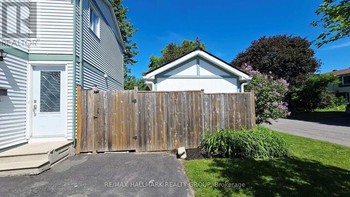 Property Photo:  35 Seabrooke Drive  ON K2L 2H8 