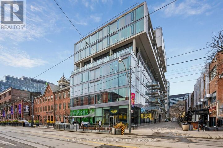 Property Photo: 560 West King Street West 718 ON M5V 1M3