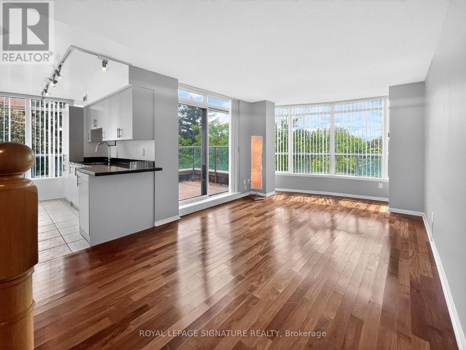 Property Photo:  233 Beecroft Road 506  ON M2N 6Z9 