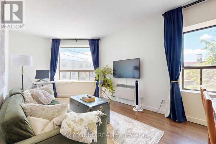 Property Photo:  2104 Queen Street East B  ON M4E 1E2 